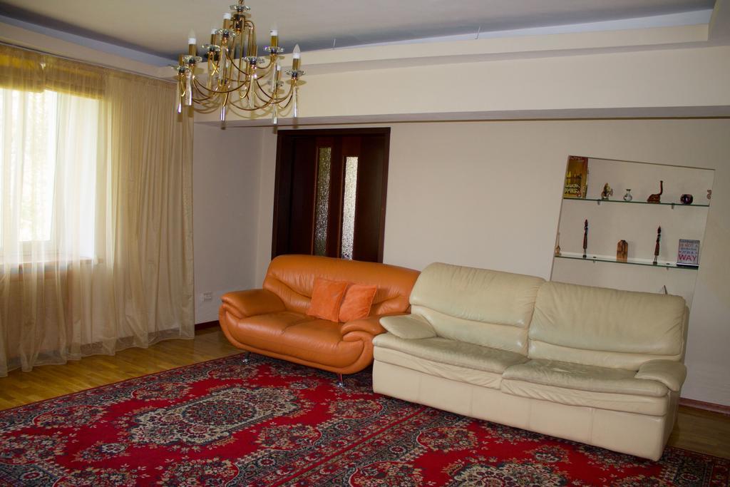 Ala Hostel Almaty Exterior photo
